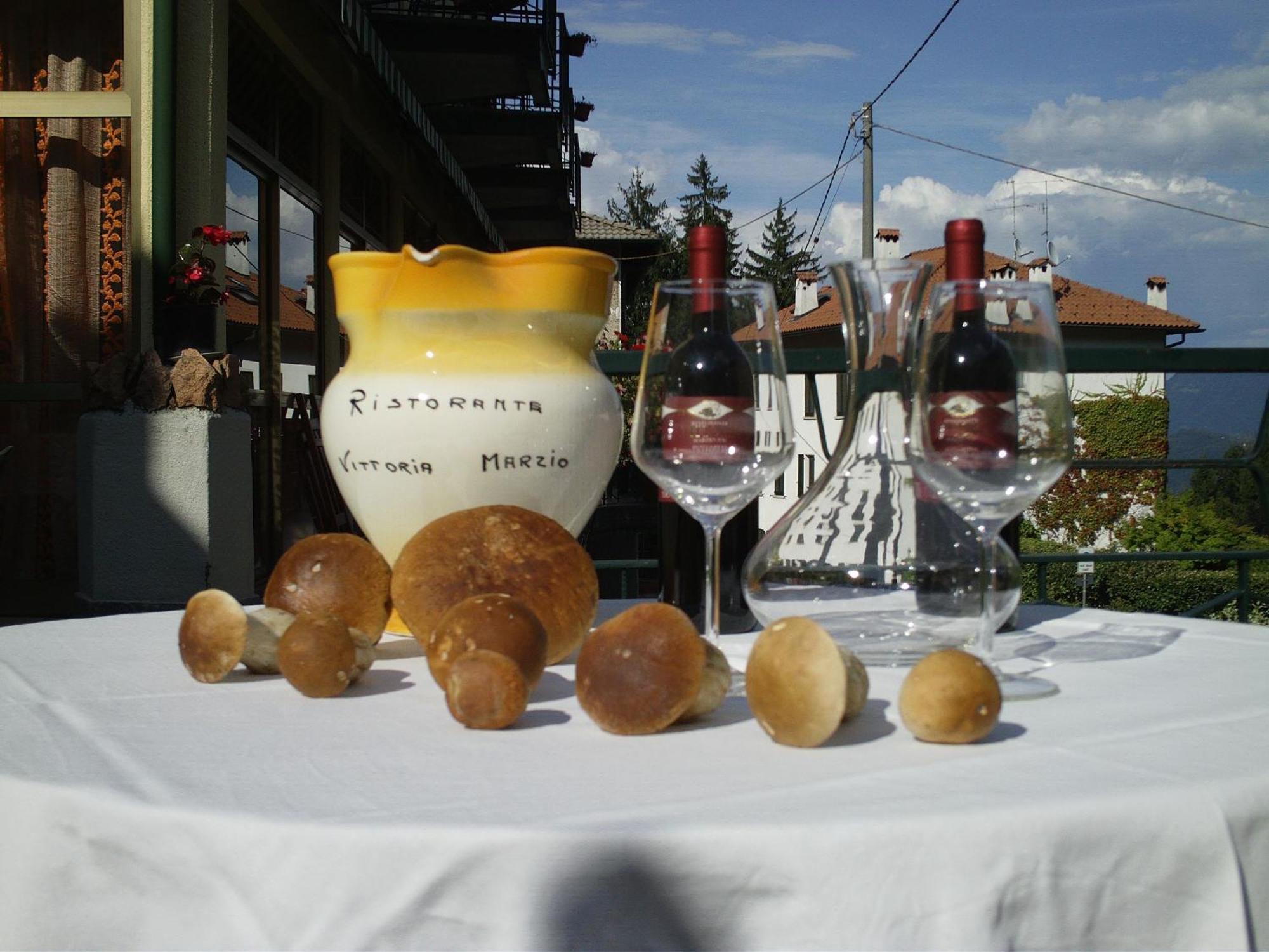 Hotel Ristorante Vittoria Dal 1920 Marzio Εξωτερικό φωτογραφία